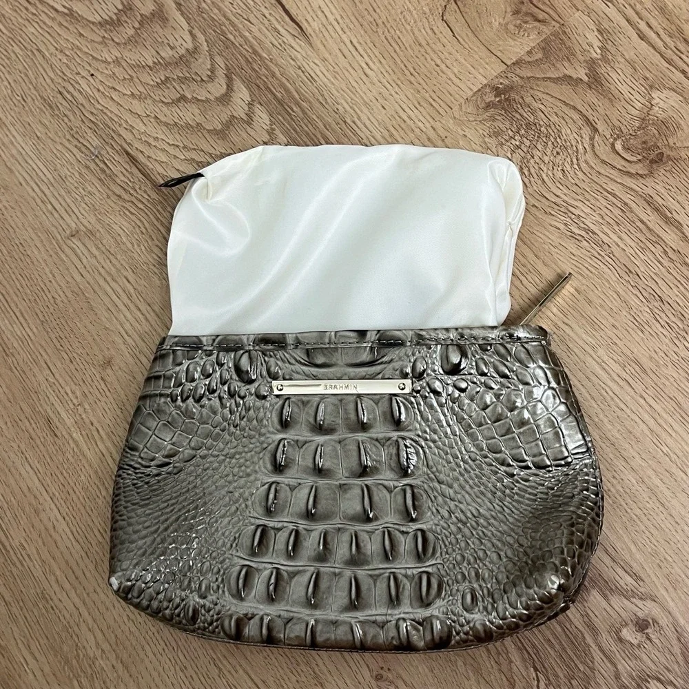 Brahmin Smokey Taupe‎ Melbourne Clutch Croc-Embossed Leather Brown Croc - Picture 5 of 15